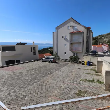 Apartment Helios 1 *